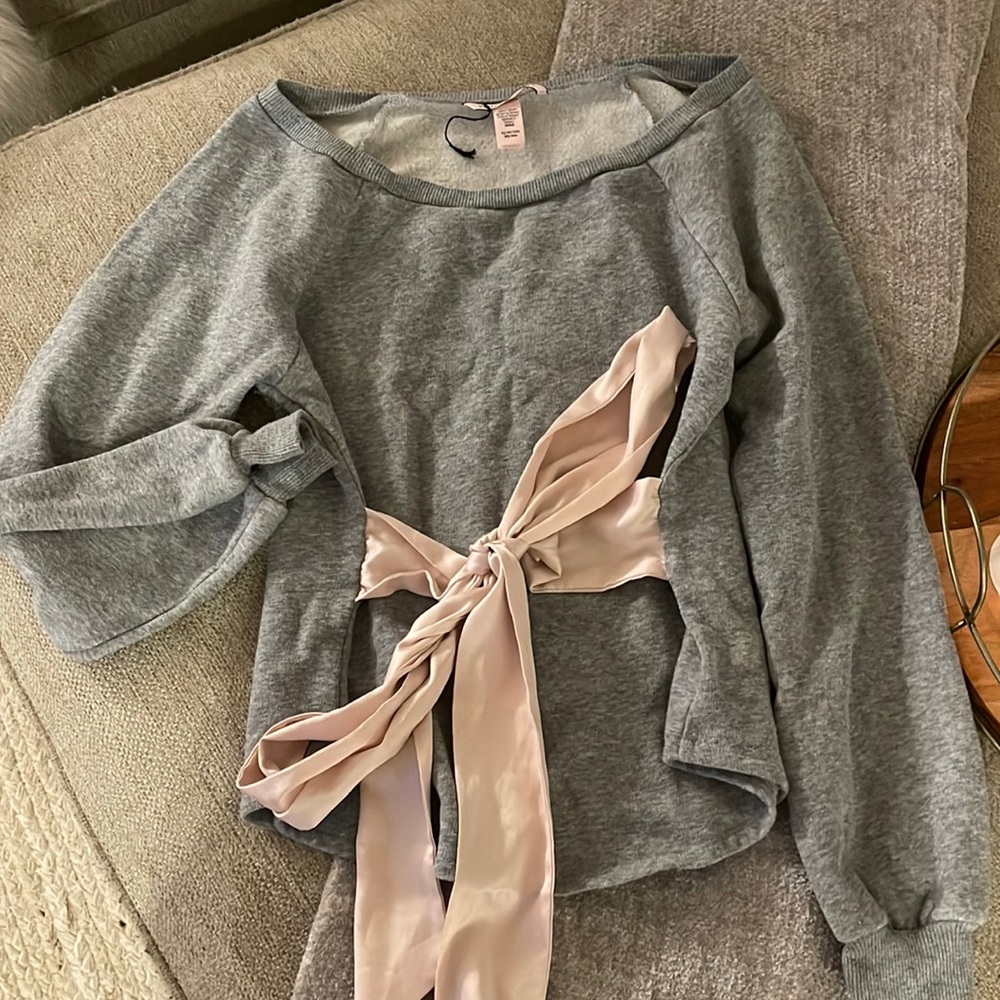VICTORIA SECRET SWEATSHIRT